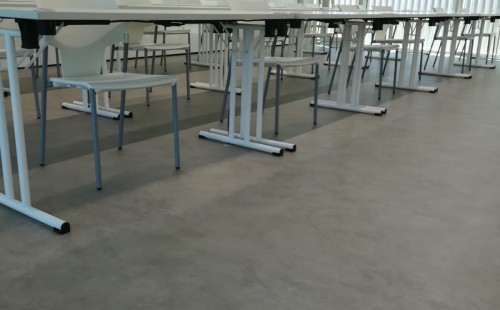 INSTASLACIÓN DE PAVIMENTO EN UNIVERSIDAD DE SAN JORGE