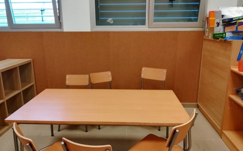 CEIP ARCOSUR: paredes de corcho con doble función