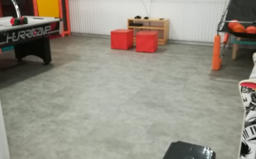 IGLÚ OCIO VALDESPARTERA: suelo autoportante para un local todoterreno
