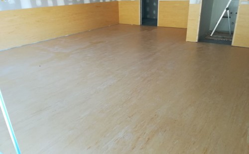 CEIP CADRETE; Césped y suelo para los más pequeños