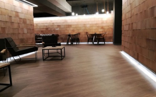 CIERZO BREWPUB: un pavimento moderno, estético y muy funcional 