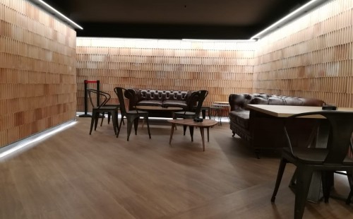 CIERZO BREWPUB: un pavimento moderno, estético y muy funcional 