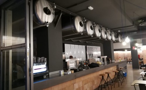 CIERZO BREWPUB: un pavimento moderno, estético y muy funcional 