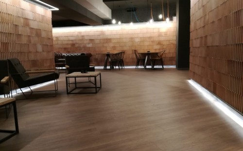 CIERZO BREWPUB: un pavimento moderno, estético y muy funcional 