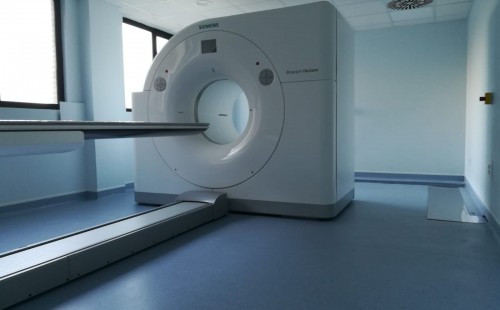 HOSPITAL CLÍNICO: Instalación de Pavimento Conductivo en PET-TAC