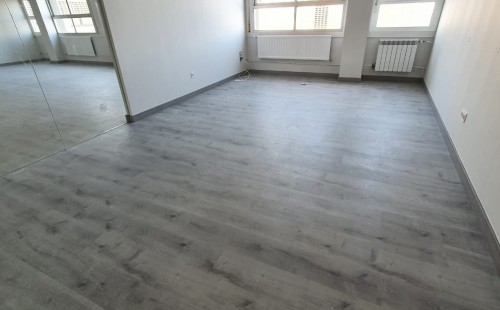 PAVIMENTO LAMINADO EN COLEGIO CRISTO REY DE ZARAGOZA